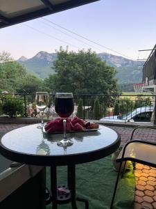 Montana House Njeguši