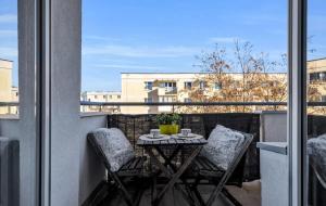 Quiet Epicenter of Warsaw by Solarento