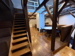 Felinarului 6 Mansarda Violet