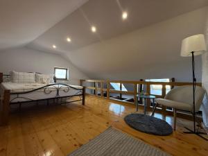 Felinarului 6 Mansarda Violet