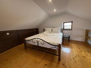 Felinarului 6 Mansarda Violet