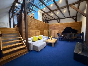 Felinarului 6 Mansarda Violet