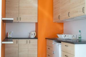 Riverside Comfort Apartment by BookingHost