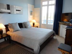 Maisons d'hotes Chambre CAPRICES DE PLAGE lit King Size Balneo Vue degagee a Mers les Bains 300 m plage petit dejeuner servi en chambre en option : photos des chambres
