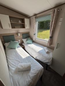 Oak Village 17 - HOT TUB Grange Leisure Park, Mablethorpe - Central heating, Pet friendly - Meadow Lakes Caravan & Lodge Hire