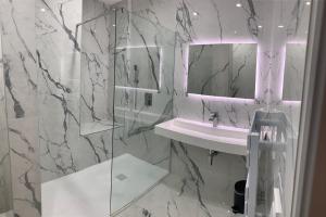 Legend Majestic - Parking Privé GRATUIT- Climatisation - Gare - Centre Ville - FIBRE