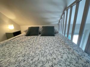 Le Cocon du Rempart Studio de charme avec mezzanine TOURS centre