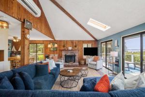 Walk to Water Private Deck with Water View