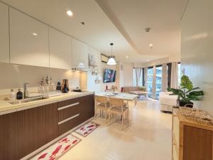 300 Mbps WiFi , Netflix , Coffee machine , Tambuli