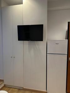 Emily in Athens - Central balconette flat with Starlink