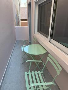 Emily in Athens - Central balconette flat with Starlink