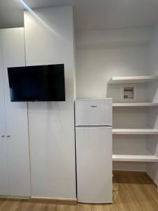 Emily in Athens - Central balconette flat with Starlink