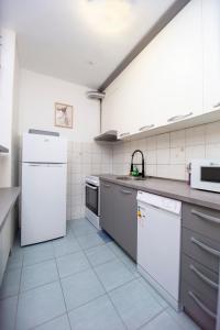 Palm street apartment near Dukley beach