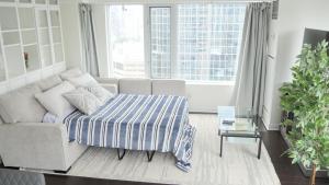 Pantages Skyline Suite in Toronto Centre - Free Parking