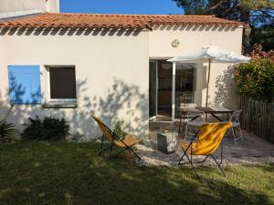 Maisons de vacances Petite Maison Chaleureuse avec piscine : photos des chambres