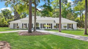 Four-Bedroom House room in NEW! The White House with 2 King Ensuites close to Parris Island and Downtown