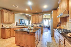 Top-Floor Lake-View Condo with Boat Dock Access