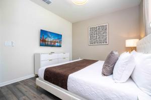 Luxury 5Bd Close to Disney with Pool at Windsor Cay 1285