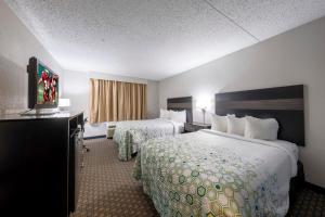 Standard Room with Two Double Beds with Microwave & Refrigerator Non-Smoking room in HomeTown Inn by Red Roof East Syracuse