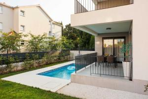 Time&Joy apartment with private pool