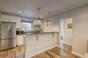 Spacious 4-Bedroom Near Downtown and UM Stadium