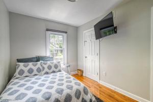 Spacious 4-Bedroom Near Downtown and UM Stadium