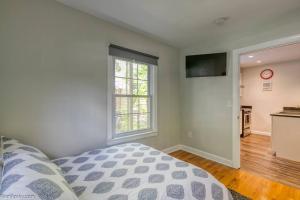 Spacious 4-Bedroom Near Downtown and UM Stadium