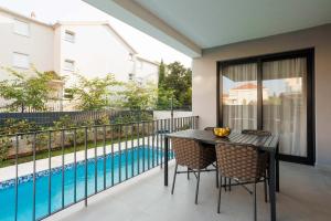 Time&Joy apartment with private pool