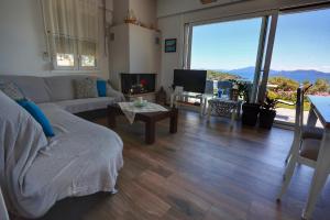 Sea front condo on the Gulf of Pagasitikos