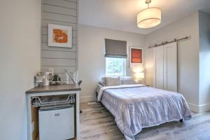 Amazing Spacious Home in AA Steps to Big House