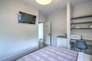 Amazing Spacious Home in AA Steps to Big House