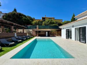 Vista Verde heated pool, BBQ, parking, ping-pong