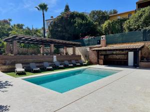 Vista Verde heated pool, BBQ, parking, ping-pong