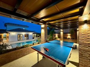 Vista Verde heated pool, BBQ, parking, ping-pong