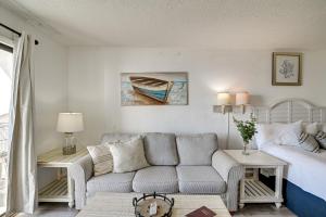 4 Mi to Broadway at the Beach Oceanfront Getaway