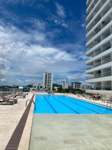 Moderno Apto cerca del Mar y Aeropuerto