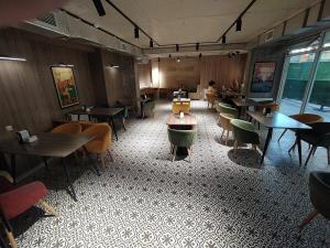 Turquoise Sunrise Apartment