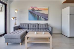 Lovely 3BD 150m Beach Ocean View AC Wi-Fi Balcony