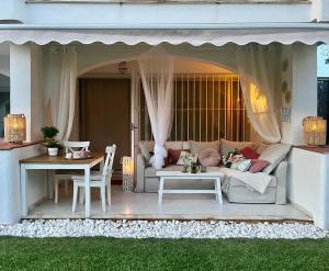 Stylish Boho Chic apartment 10 min walk from beach