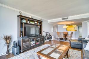 Walk to Beach and Eats Condo with Pool in Clearwater!