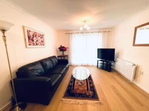 Relax steps from heathrow Terminal 4 ,Entire 2 Bed Room appartment