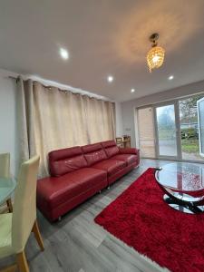 Nicely furnished 2 Bedroom Property Independent with Parking