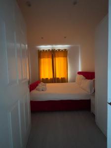 Nicely furnished 2 Bedroom Property Independent with Parking