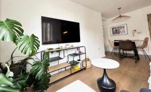 5 min walk to Oxford street