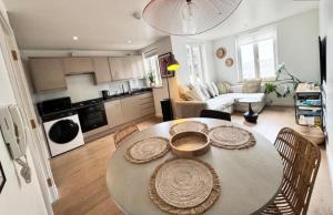 5 min walk to Oxford street