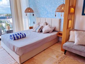 Brand New Studio in 4th Floor with Balcony and Elevator