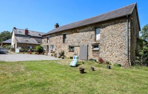 Maisons de vacances Beautiful Home In Andouille-Neuville : photos des chambres