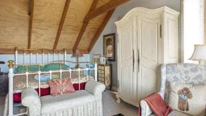 Stunning Cliff Face and Valley Views