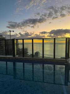 Apartamento 2 suítes, Charme mediterrâneo, com Piscina e Academia