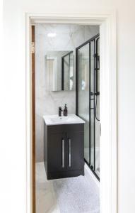 Best 2BR Flat in Cardiff Near Town Centre